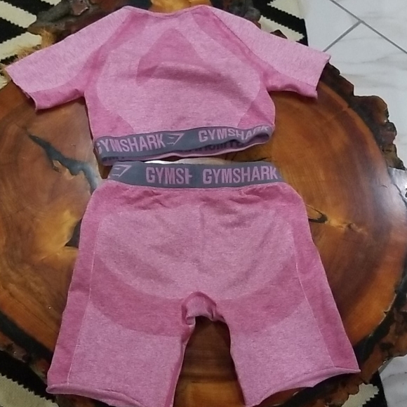 Gymshark zet use 1 time like new  both  cut.. - Picture 3 of 4